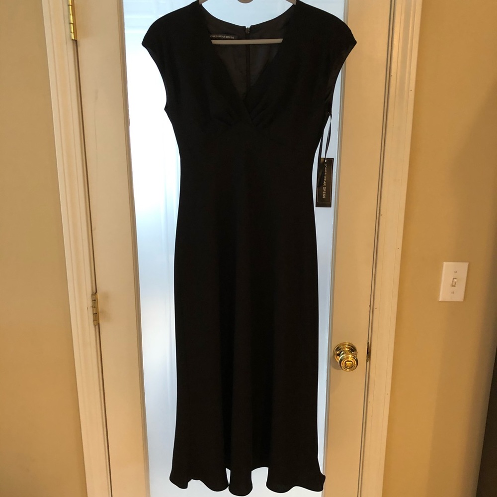 Black v neck dress